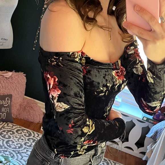 y2k velvet cropped rose off shoulder top ✨ - Picture 2 of 2